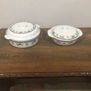 Set of melamine serving ware